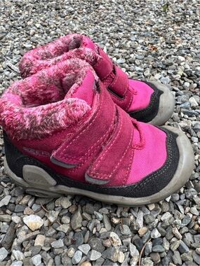 KEEN Toddler Knotch Chukka insulated boots Sz 8